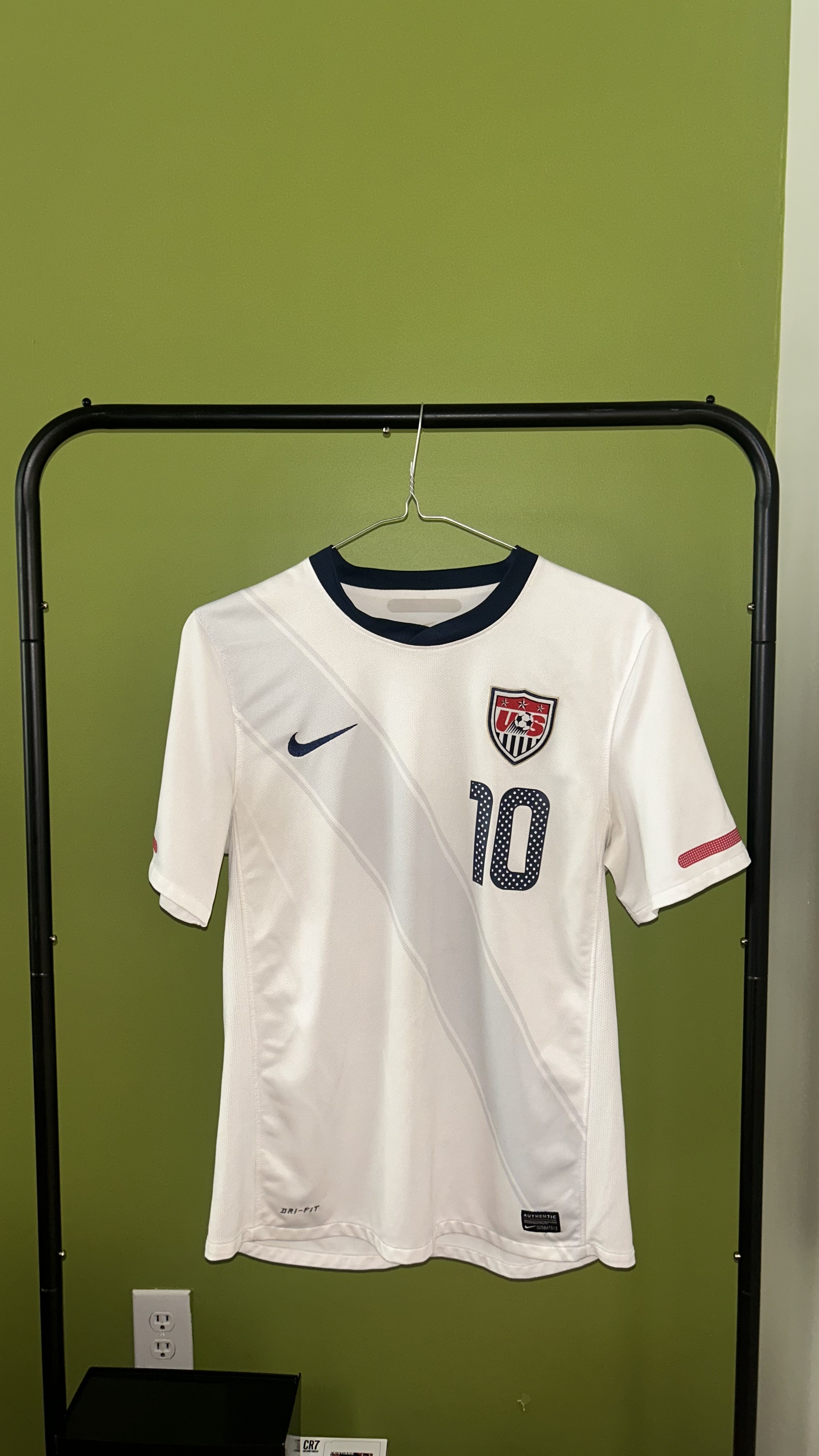 USA 2010 World Cup Away Donovan 10 — Donovan 10 (1)
