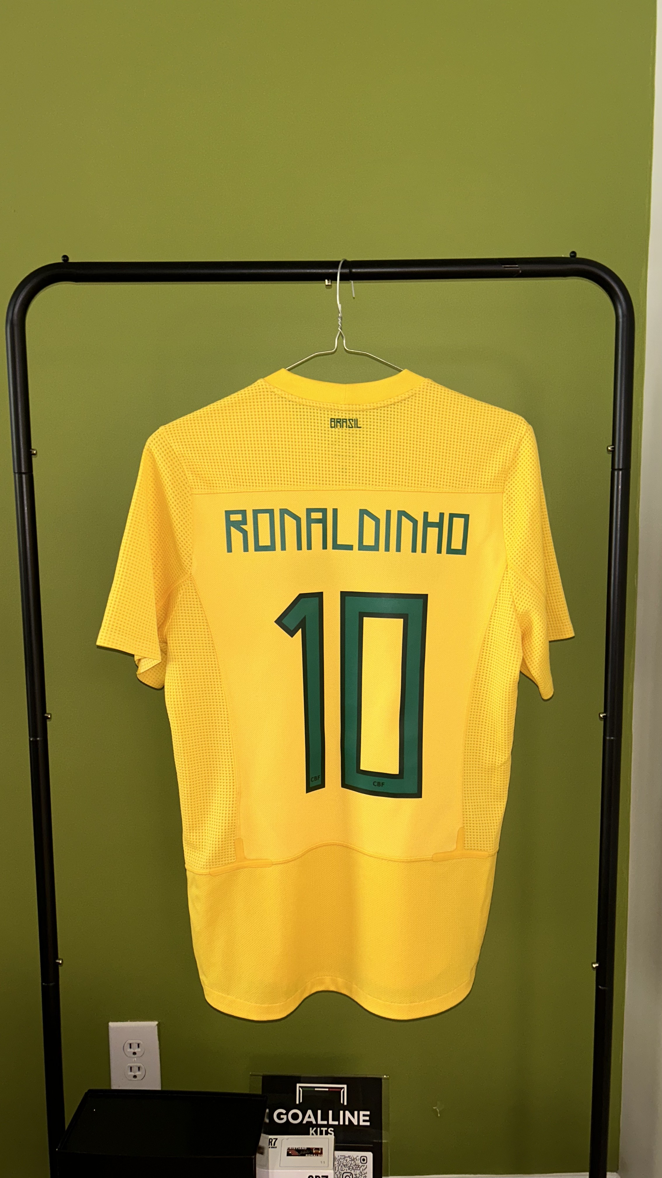Brasil Home 2011 Ronaldinho 10 — Ronaldinho 10 (2)