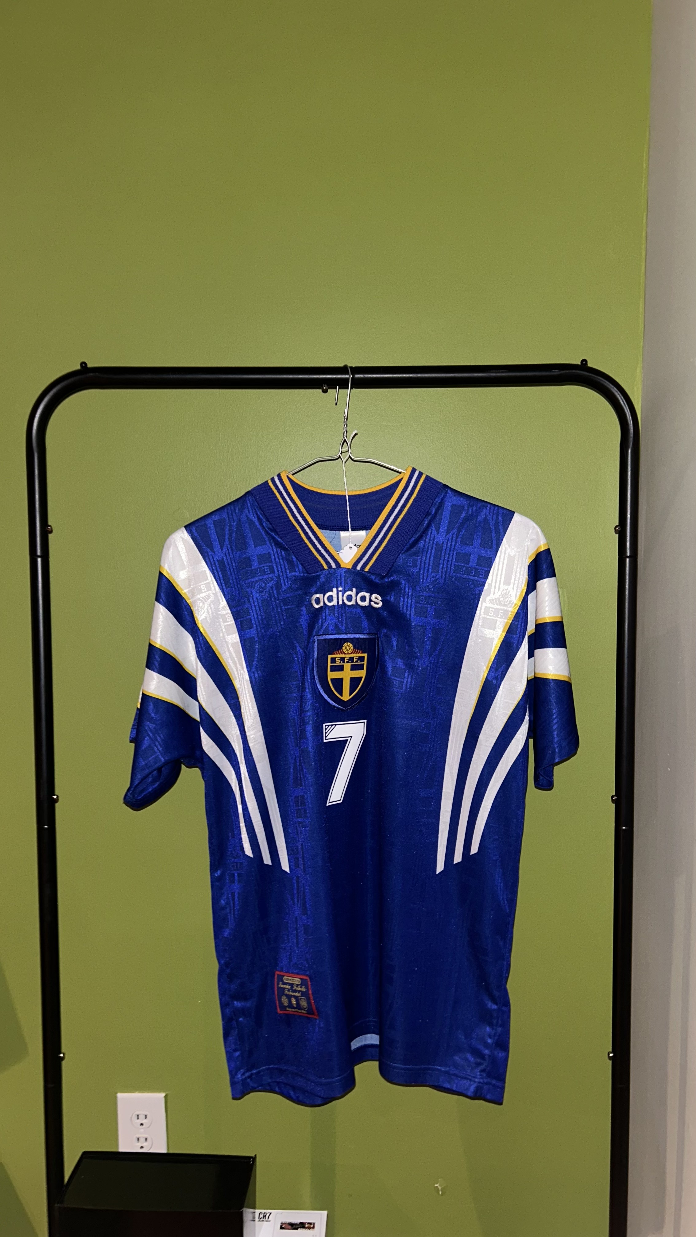 Sweden Away 1996 Adidas Retro — Sweden 96 (1)