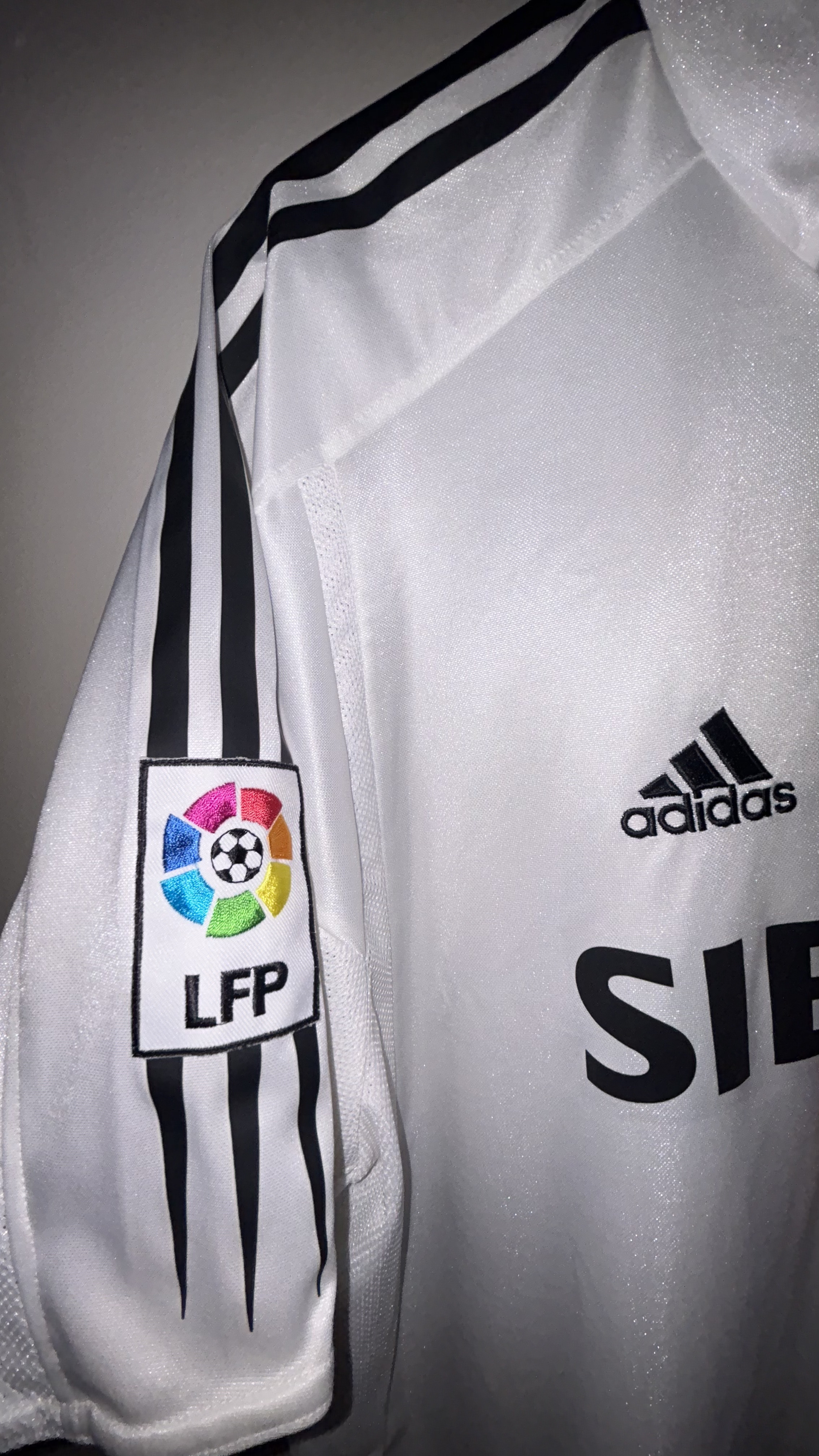 Real Madrid Home 2004/05 Beckham 23 — Beckham 23 (5)