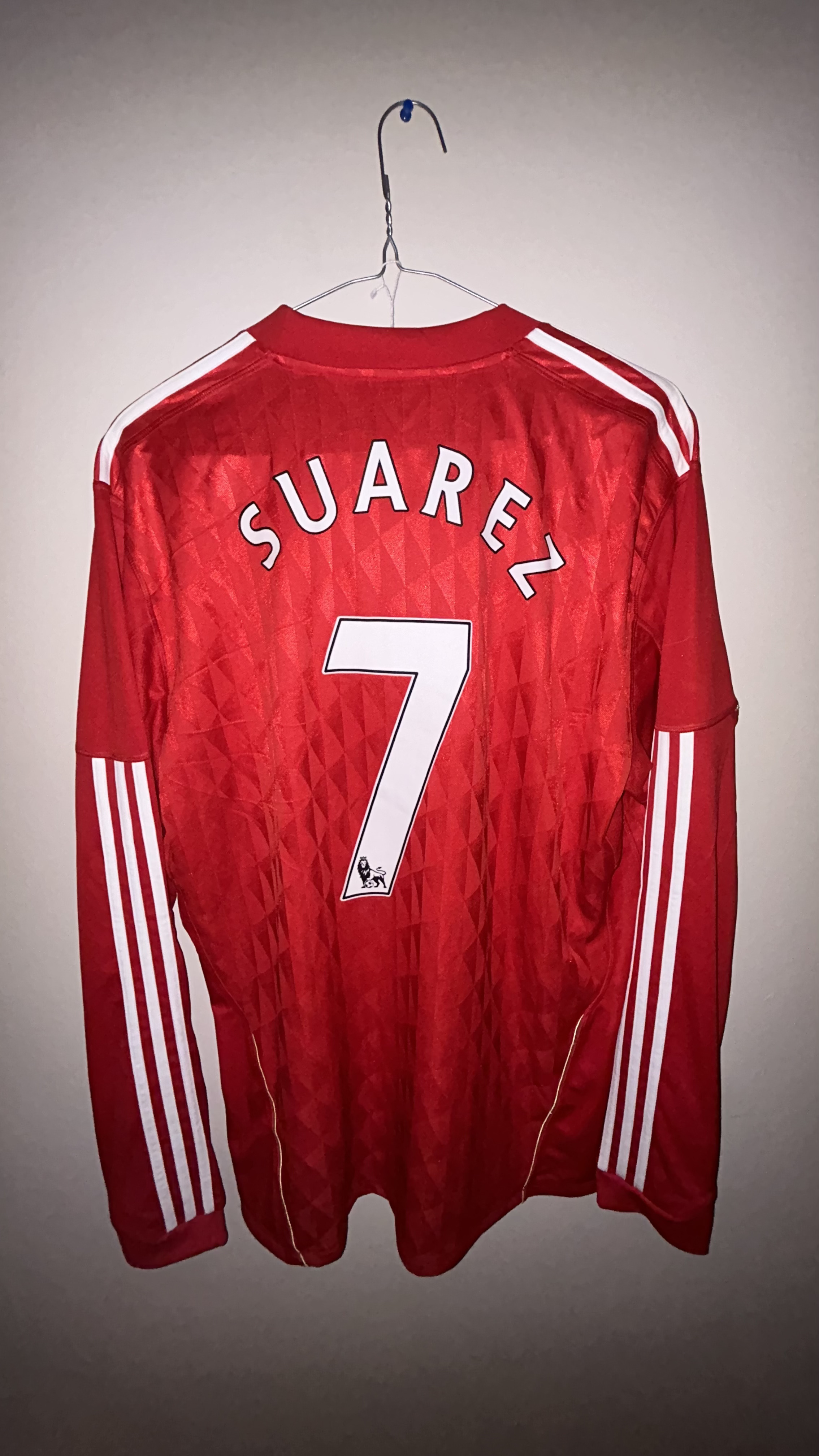 Liverpool Home 2010/11 Suárez 7 — Suárez 7 (6)