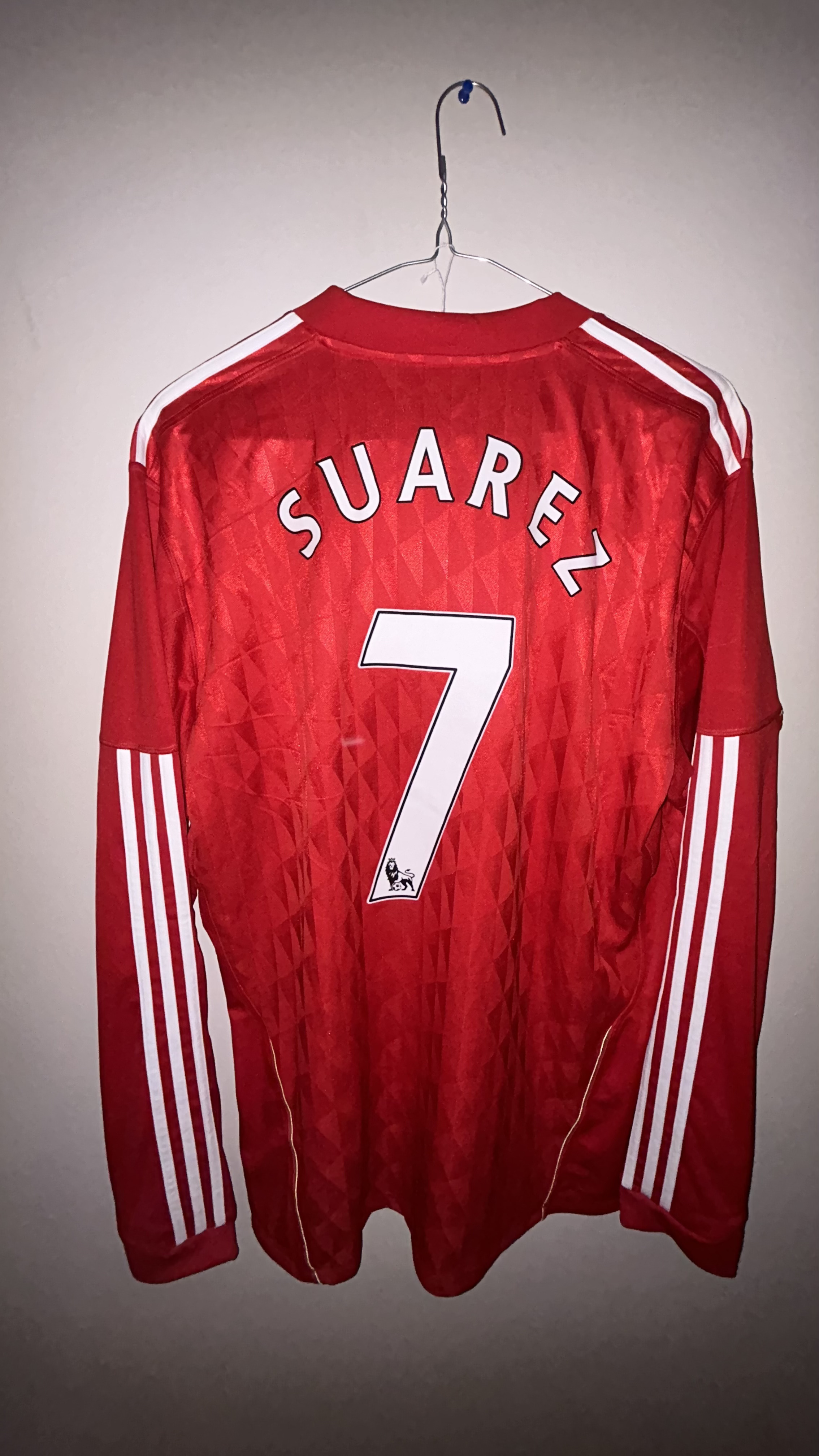 Liverpool Home 2010/11 Suárez 7 — Suárez 7 (7)