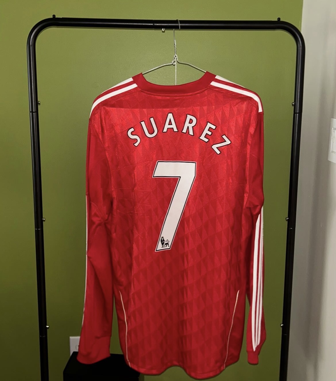 Liverpool Home 2010/11 Suárez 7 — Suárez 7 (2)