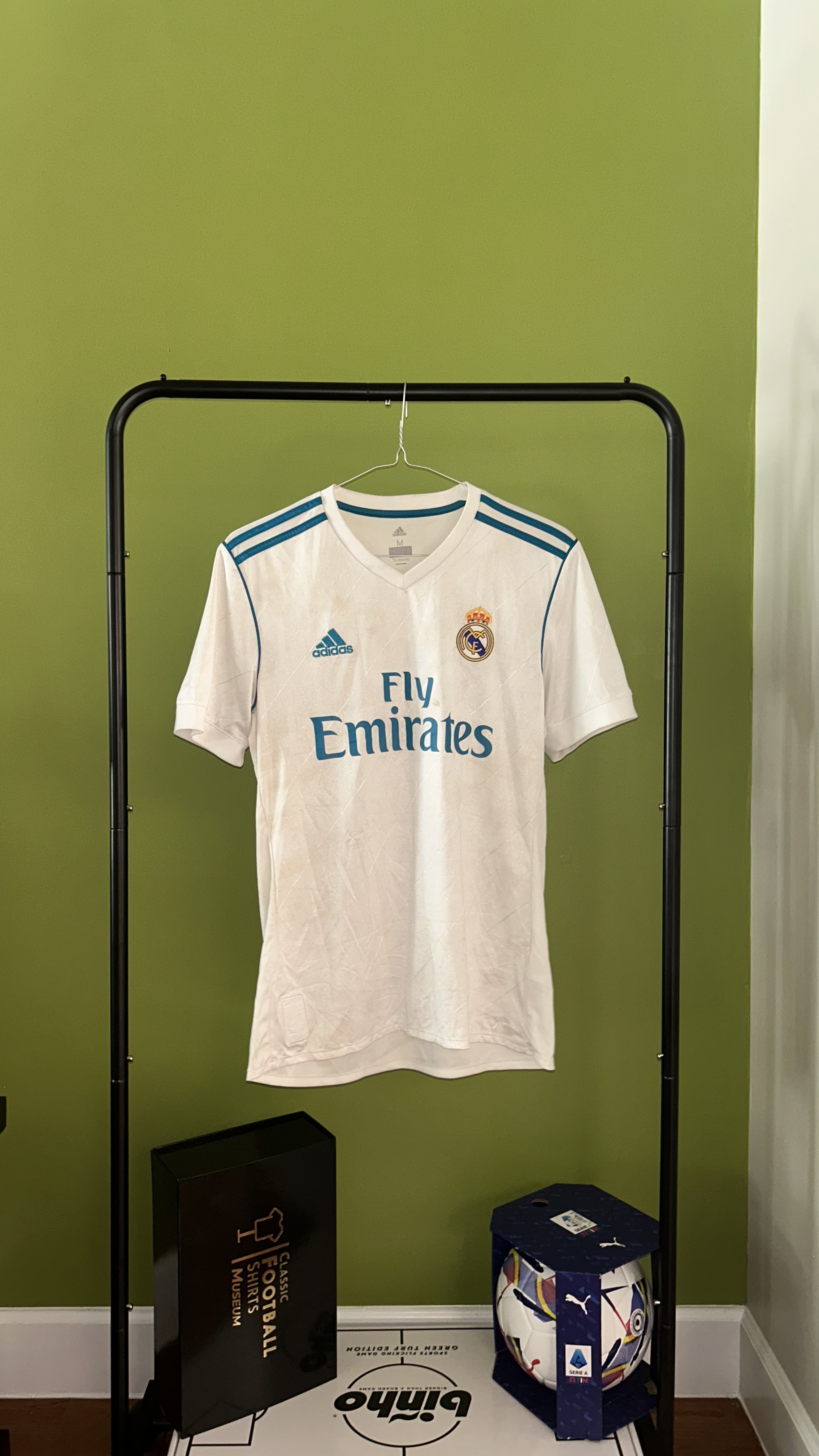 Real Madrid Home 2016/17 — Real Madrid (1)